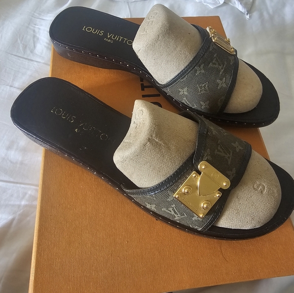 Authentic Louis vuitton clogs/ slides - Picture 8 of 11